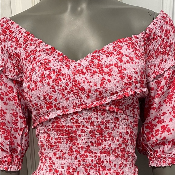 NWT STEVE MADDEN ADORABLE Ditsy Smocked Off Shoulder Top In Violet Icing Sz M - Picture 9 of 10